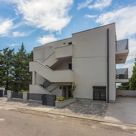 Sandstrandnahe Mit Pool