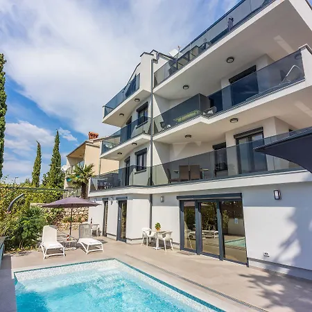 Sandstrandnahe Mit Pool