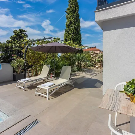 Sandstrandnahe Mit Pool